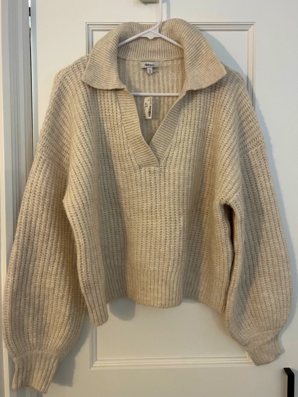 Reitmans Cream Chunky Knit V-Neck Sweater with Collar